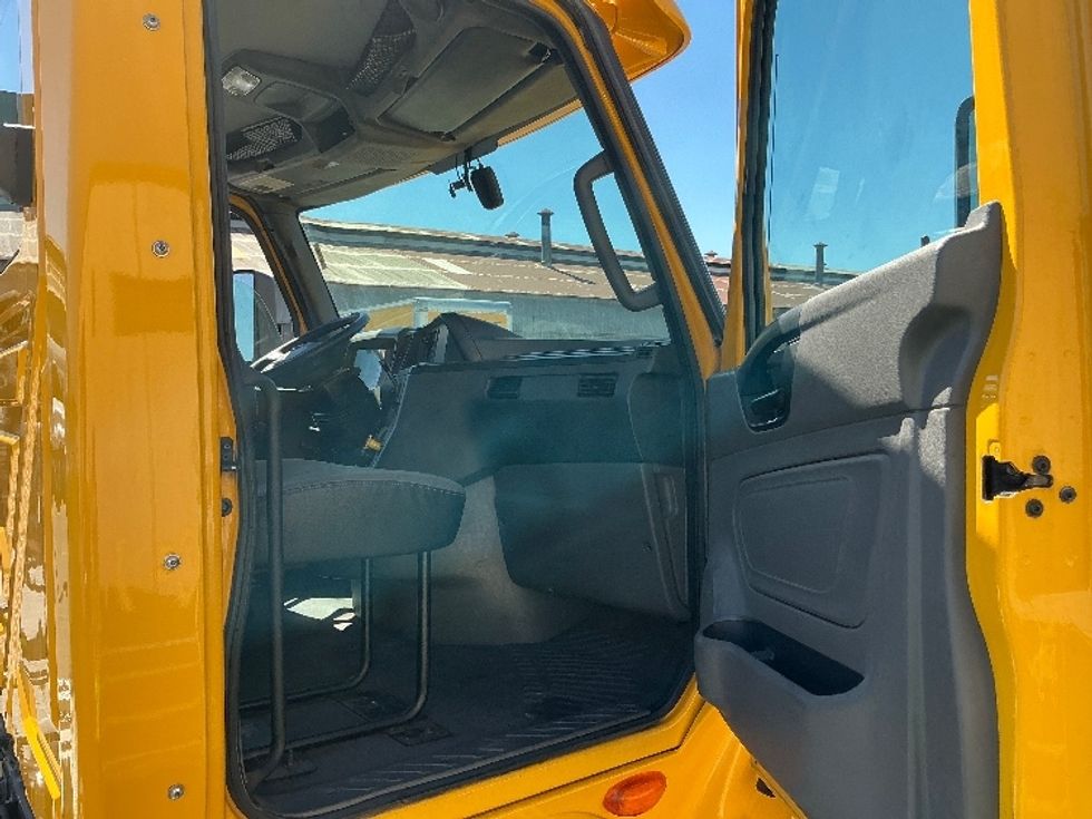 Day Cab Tractor-Heavy Duty Tractors-International-2020-LT625-Torrance-CA-214,877\n\t\tmiles-$ 30,250 - Image 12