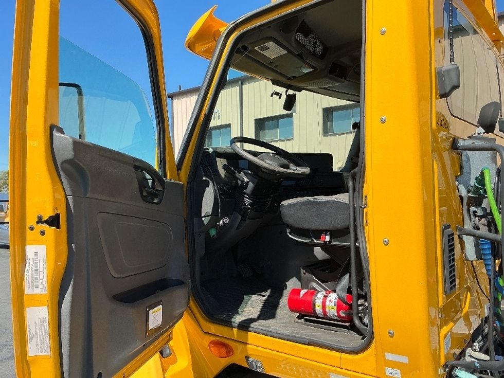 Day Cab Tractor-Heavy Duty Tractors-International-2020-LT625-Torrance-CA-214,877\n\t\tmiles-$ 30,250 - Image 9