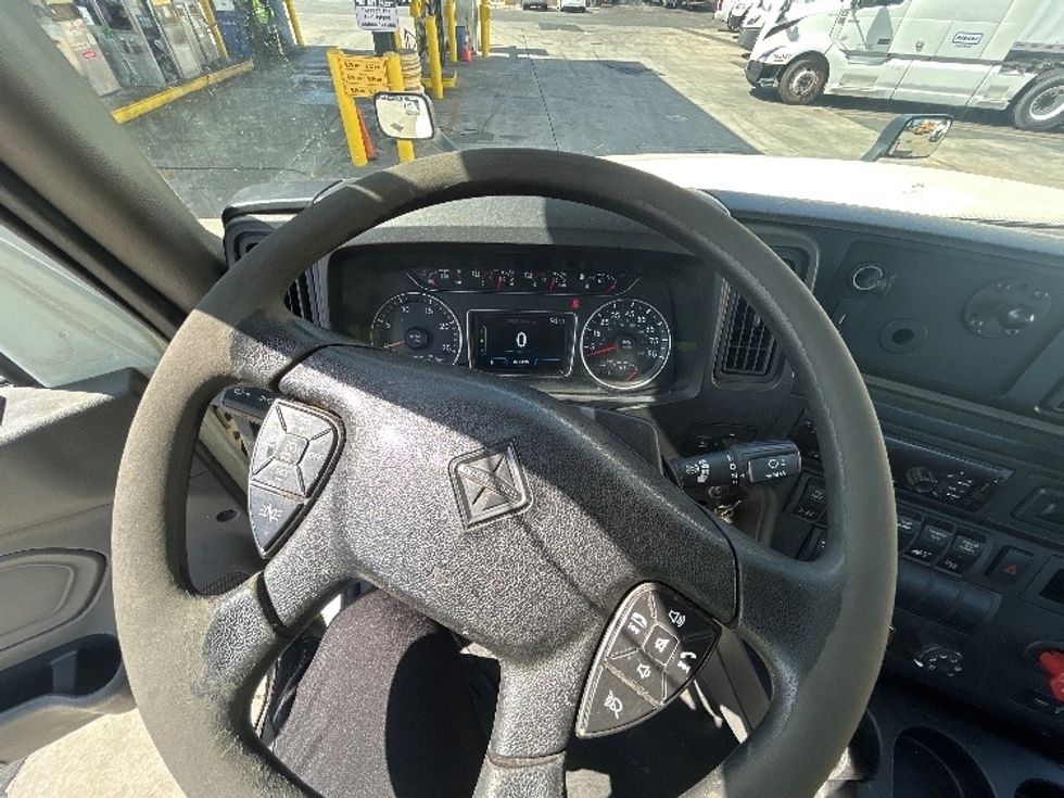 Day Cab Tractor-Heavy Duty Tractors-International-2020-LT625-Torrance-CA-221,195\n\t\tmiles-$ 34,250 - Image 11