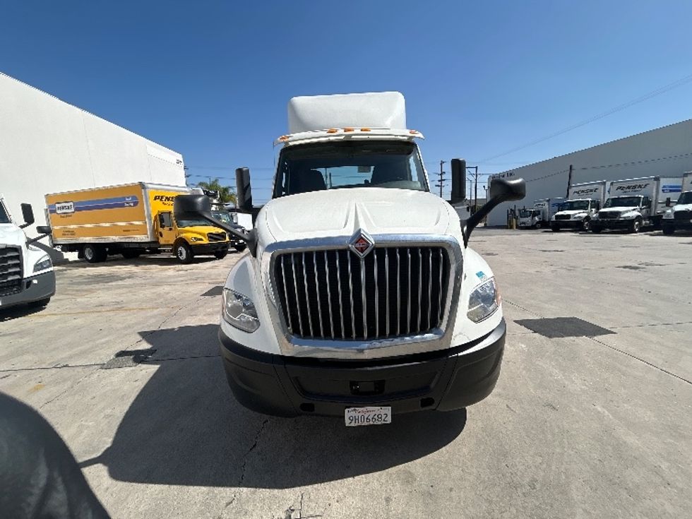 Day Cab Tractor-Heavy Duty Tractors-International-2020-LT625-Torrance-CA-221,195\n\t\tmiles-$ 34,250 - Image 2