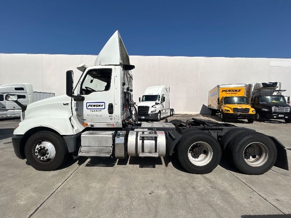 Day Cab Tractor-Heavy Duty Tractors-International-2020-LT625-Torrance-CA-221,195\n\t\tmiles-$ 34,250 - Image 4