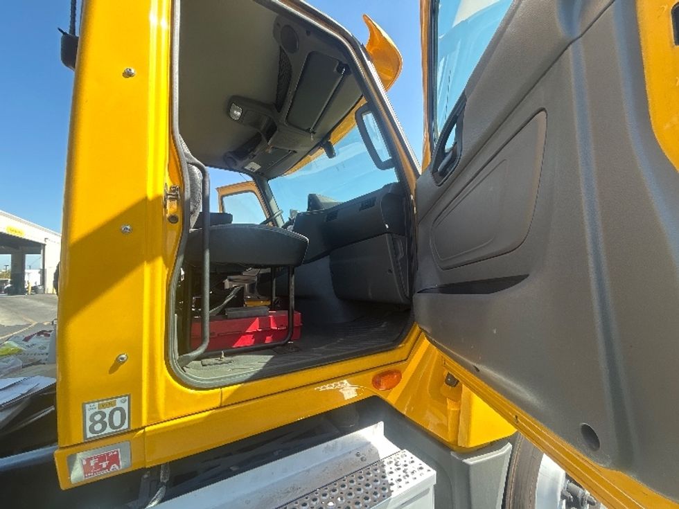 Day Cab Tractor-Heavy Duty Tractors-International-2020-LT625-Torrance-CA-256,841\n\t\tmiles-$ 30,250 - Image 12