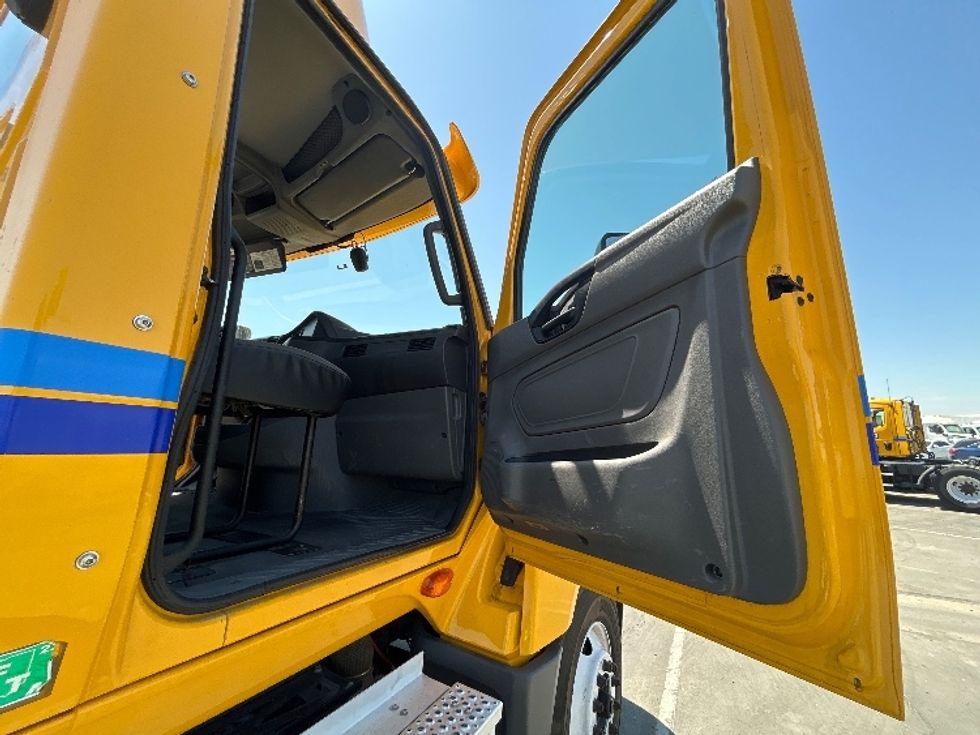 Day Cab Tractor-Heavy Duty Tractors-International-2020-LT625-Tracy-CA-336,749\n\t\tmiles-$ 27,000 - Image 12