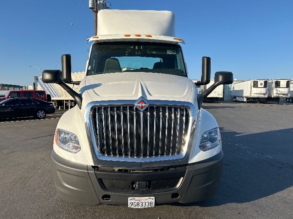 Day Cab Tractor-Heavy Duty Tractors-International-2020-LT625-West Sacramento-CA-331,826\n\t\tmiles-$ 38,500 - Image 2