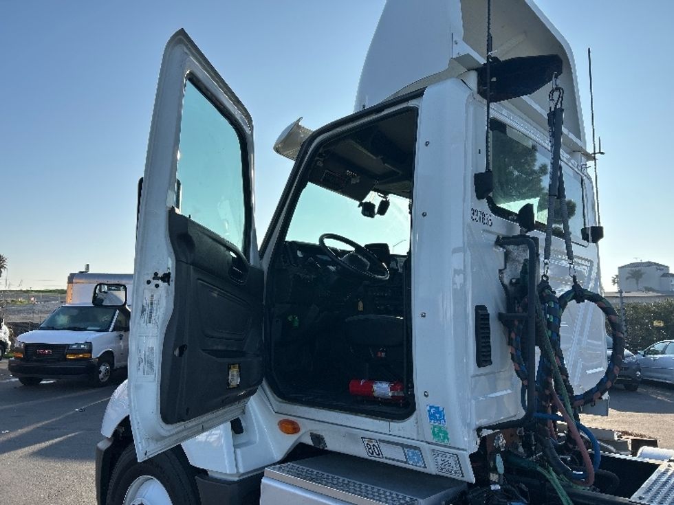 Day Cab Tractor-Heavy Duty Tractors-International-2020-LT625-West Sacramento-CA-331,826\n\t\tmiles-$ 38,500 - Image 9