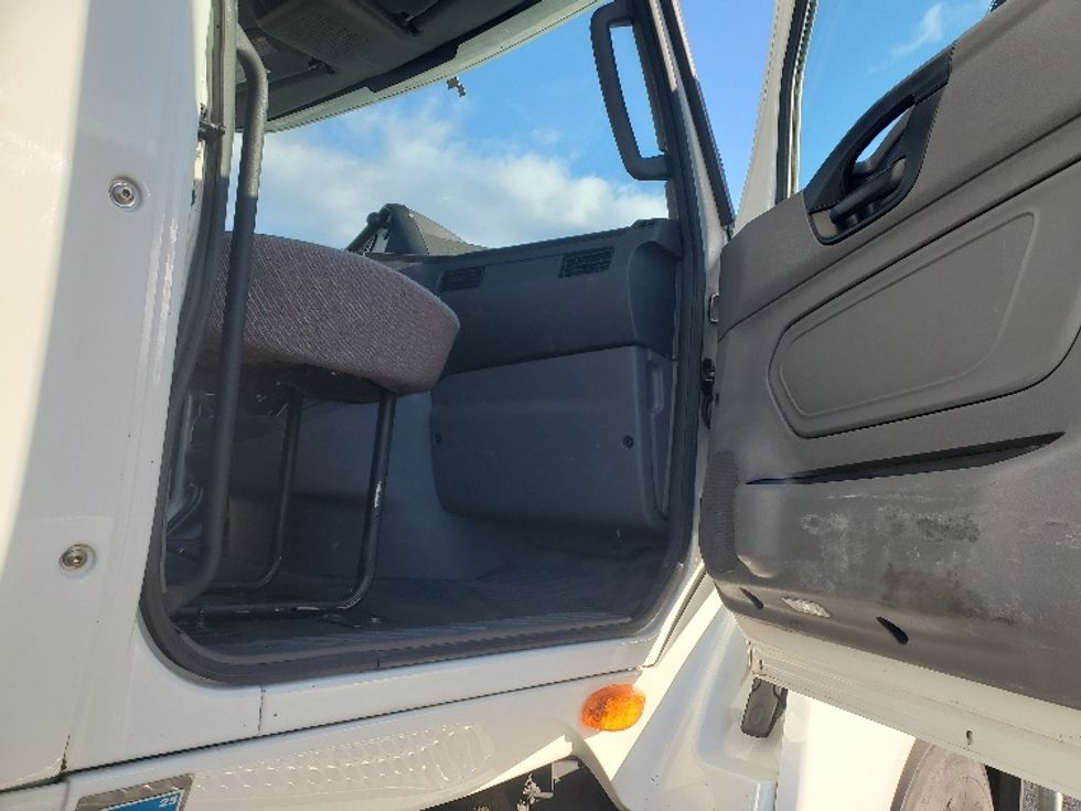 Day Cab Tractor-Heavy Duty Tractors-International-2020-LT625-White Deer-PA-459,131\n\t\tmiles-$ 34,750 - Image 12