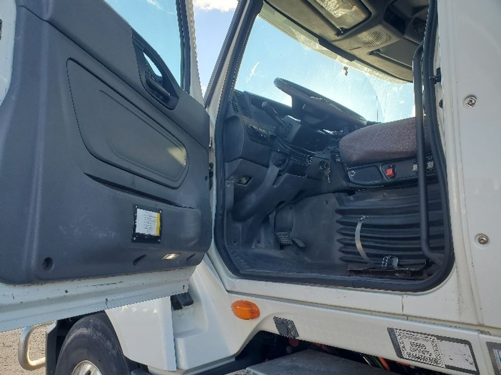 Day Cab Tractor-Heavy Duty Tractors-International-2020-LT625-White Deer-PA-459,131\n\t\tmiles-$ 34,750 - Image 9