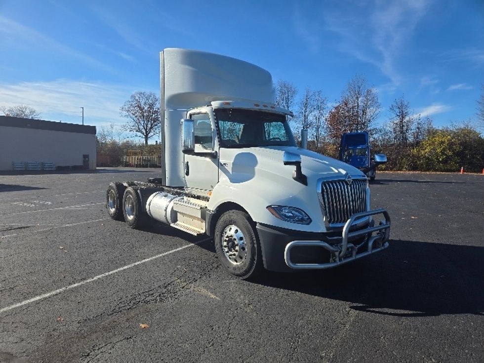 Day Cab Tractor-Heavy Duty Tractors-International-2020-LT625-White Deer-PA-467,257\n\t\tmiles-$ 34,250 - Image 1