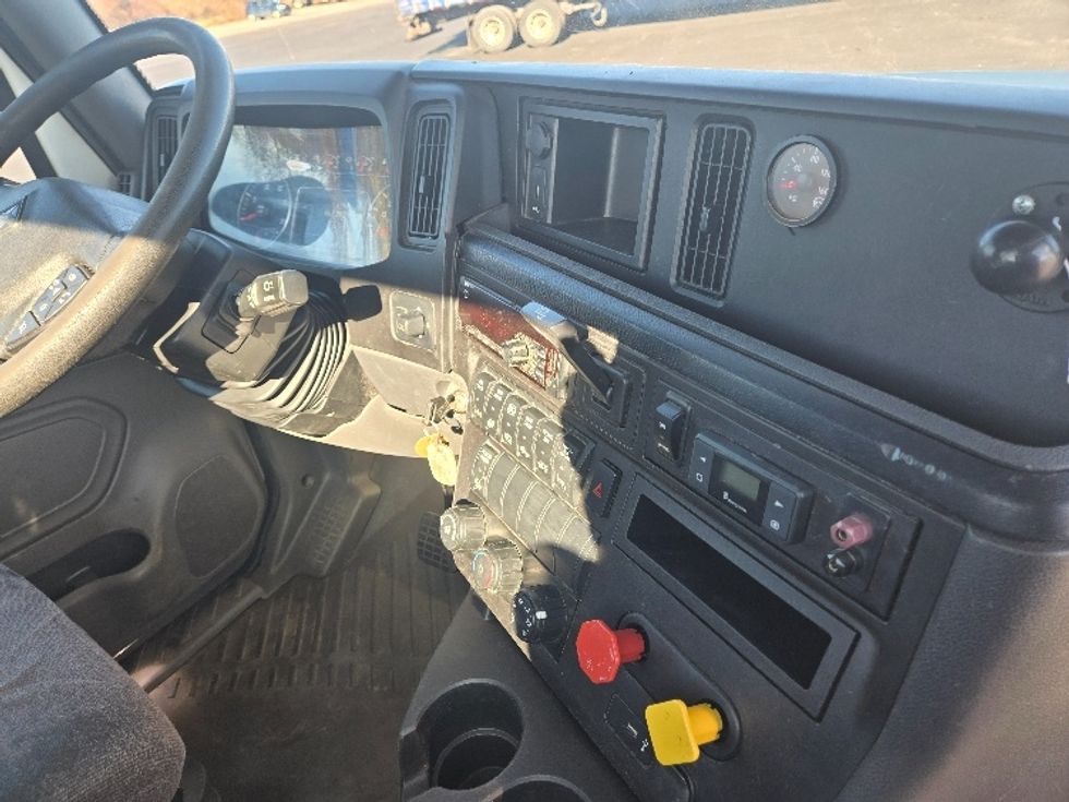 Day Cab Tractor-Heavy Duty Tractors-International-2020-LT625-White Deer-PA-467,257\n\t\tmiles-$ 34,250 - Image 14