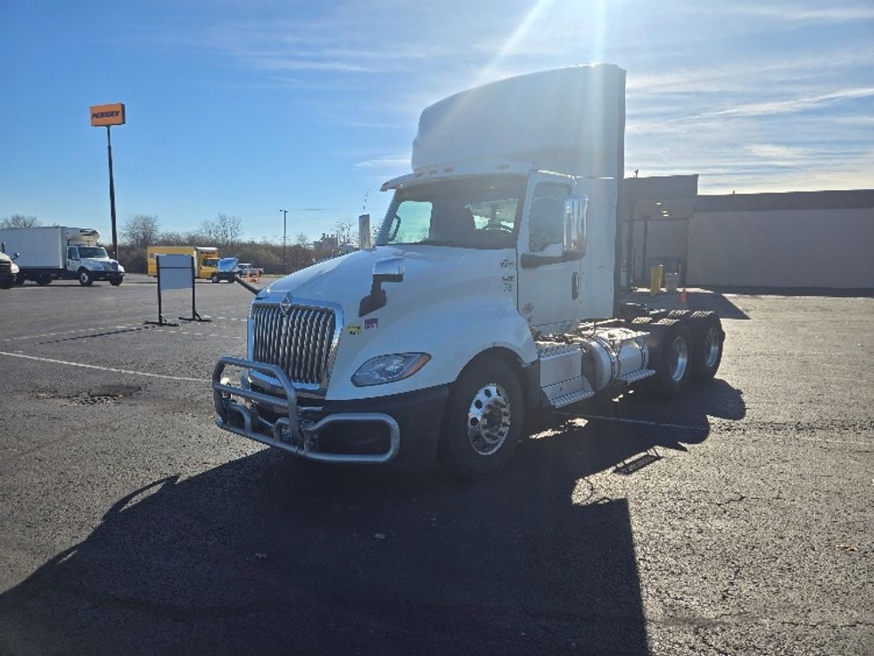 Day Cab Tractor-Heavy Duty Tractors-International-2020-LT625-White Deer-PA-467,257\n\t\tmiles-$ 34,250 - Image 3