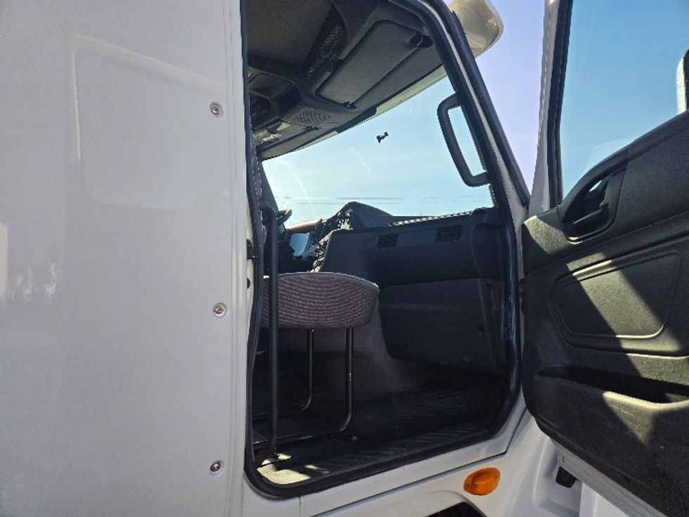 Day Cab Tractor-Heavy Duty Tractors-International-2020-LT625-White Deer-PA-490,756\n\t\tmiles-$ 32,250 - Image 12