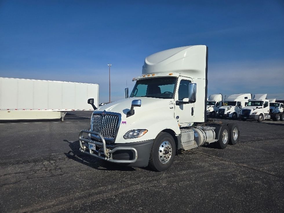 Day Cab Tractor-Heavy Duty Tractors-International-2020-LT625-White Deer-PA-490,756\n\t\tmiles-$ 32,250 - Image 3