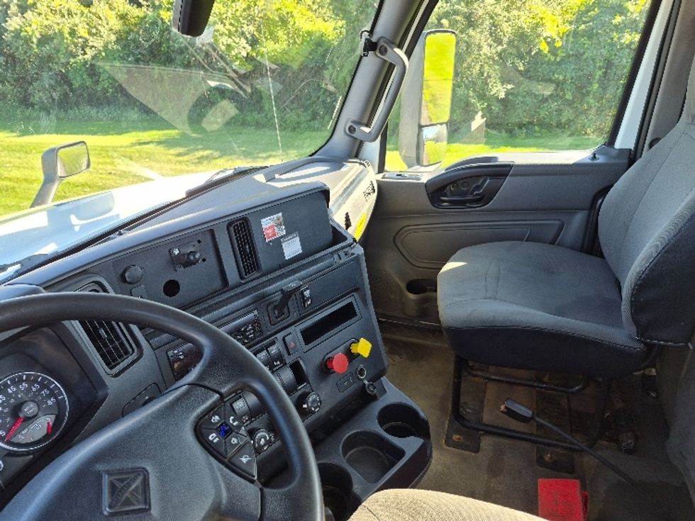 Day Cab Tractor-Heavy Duty Tractors-International-2020-LT625-White Deer-PA-553,359\n\t\tmiles-$ 23,250 - Image 10