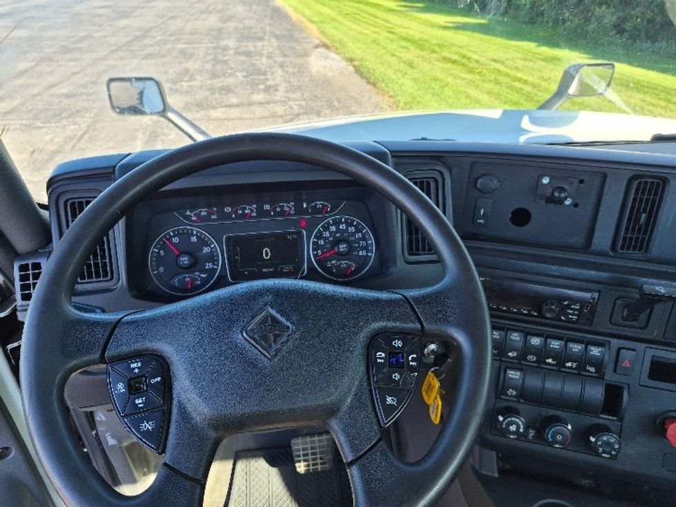 Day Cab Tractor-Heavy Duty Tractors-International-2020-LT625-White Deer-PA-553,359\n\t\tmiles-$ 23,250 - Image 11