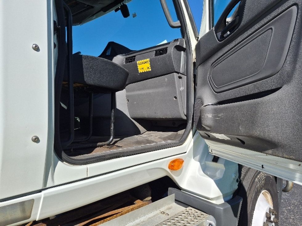 Day Cab Tractor-Heavy Duty Tractors-International-2020-LT625-White Deer-PA-553,359\n\t\tmiles-$ 23,250 - Image 12