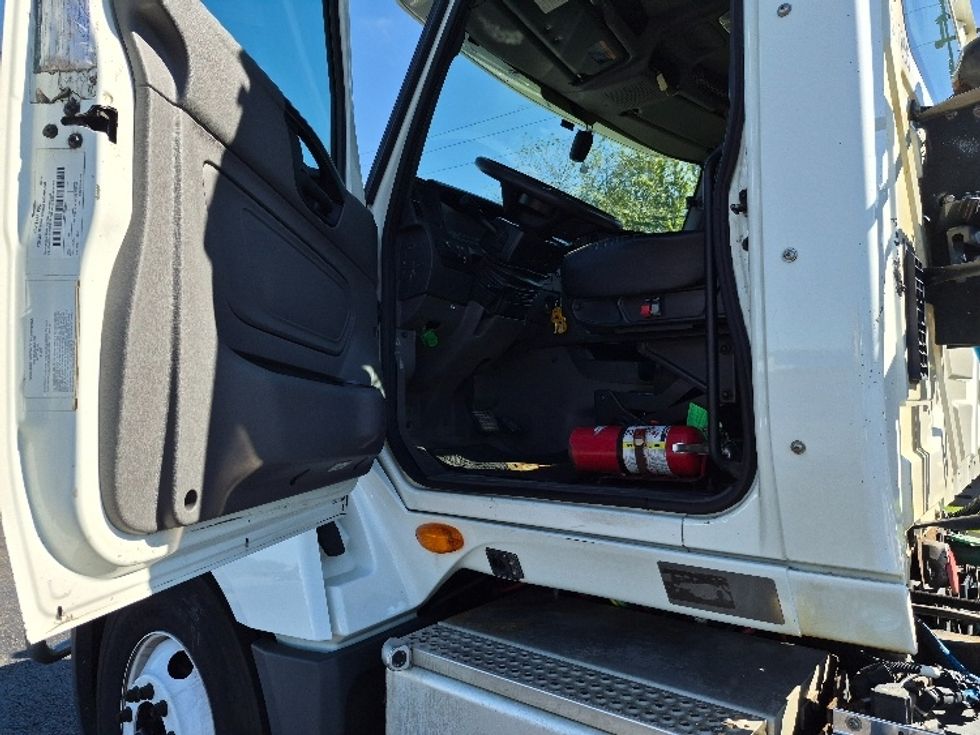 Day Cab Tractor-Heavy Duty Tractors-International-2020-LT625-White Deer-PA-553,359\n\t\tmiles-$ 23,250 - Image 9