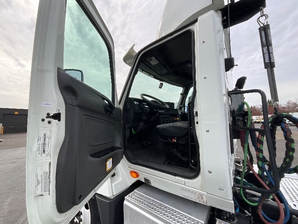 Day Cab Tractor-Heavy Duty Tractors-International-2020-LT625-Wilsonville-OR-302,916\n\t\tmiles-$ 32,250 - Image 9