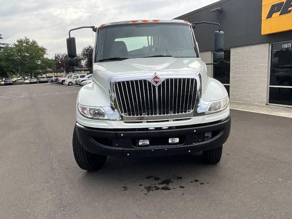 Day Cab Tractor-Heavy Duty Tractors-International-2020-MV607-Clackamas-OR-147,763\n\t\tmiles-$ 53,750 - Image 2