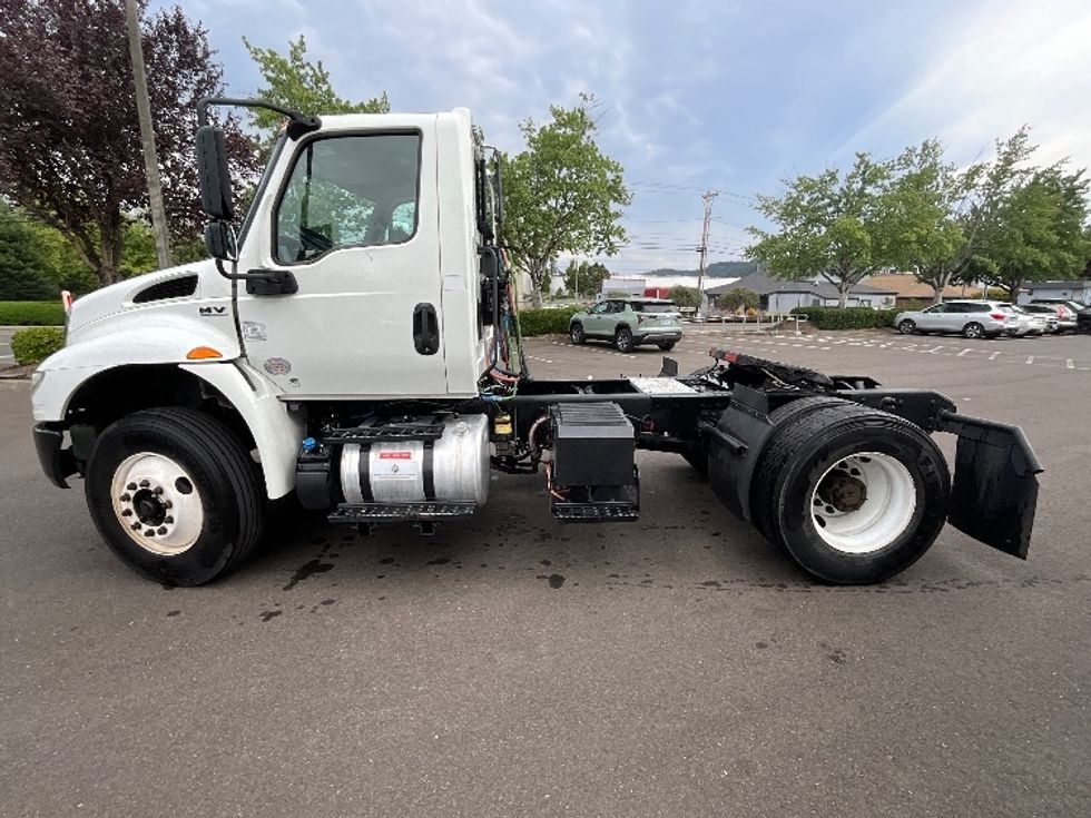 Day Cab Tractor-Heavy Duty Tractors-International-2020-MV607-Clackamas-OR-147,763\n\t\tmiles-$ 53,750 - Image 4