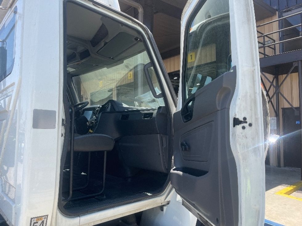 Day Cab Tractor-Heavy Duty Tractors-International-2020-MV607-Fontana-CA-166,647\n\t\tmiles-$ 59,250 - Image 12