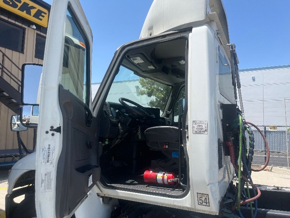 Day Cab Tractor-Heavy Duty Tractors-International-2020-MV607-Fontana-CA-166,647\n\t\tmiles-$ 59,250 - Image 9