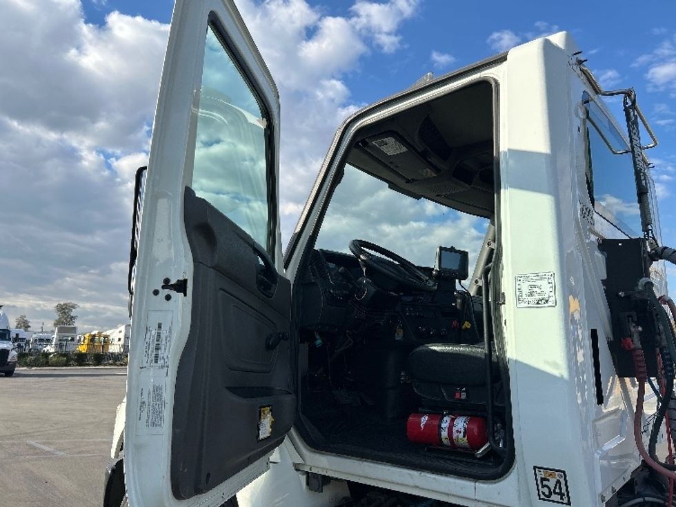 Day Cab Tractor-Heavy Duty Tractors-International-2020-MV607-Fontana-CA-174,373\n\t\tmiles-$ 58,500 - Image 9