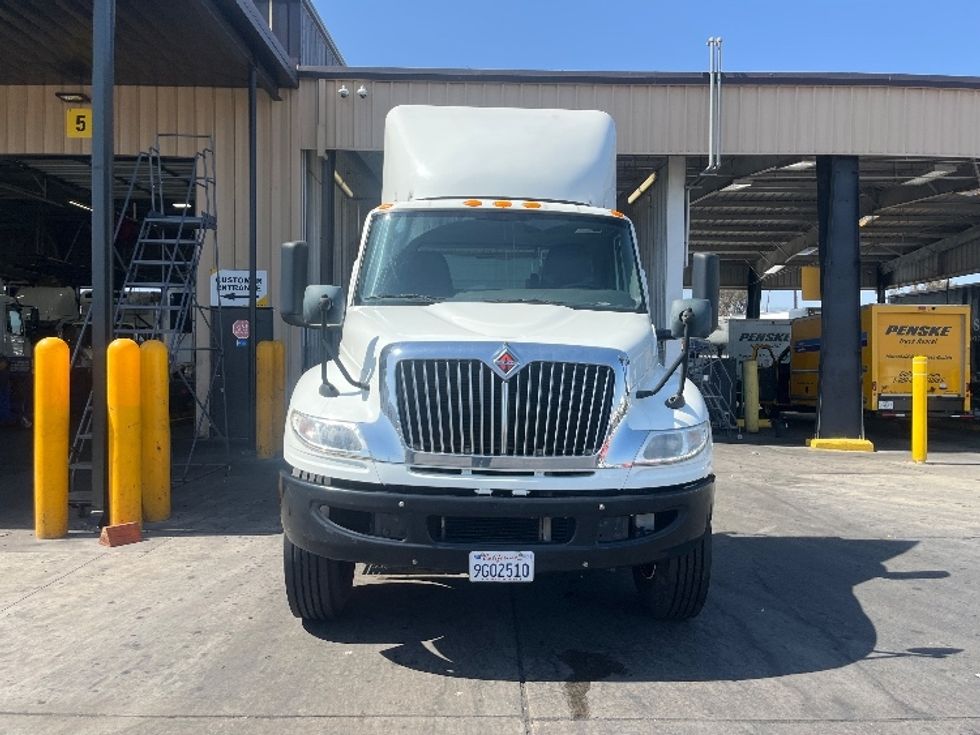 Day Cab Tractor-Heavy Duty Tractors-International-2020-MV607-Fontana-CA-194,548\n\t\tmiles-$ 56,500 - Image 2