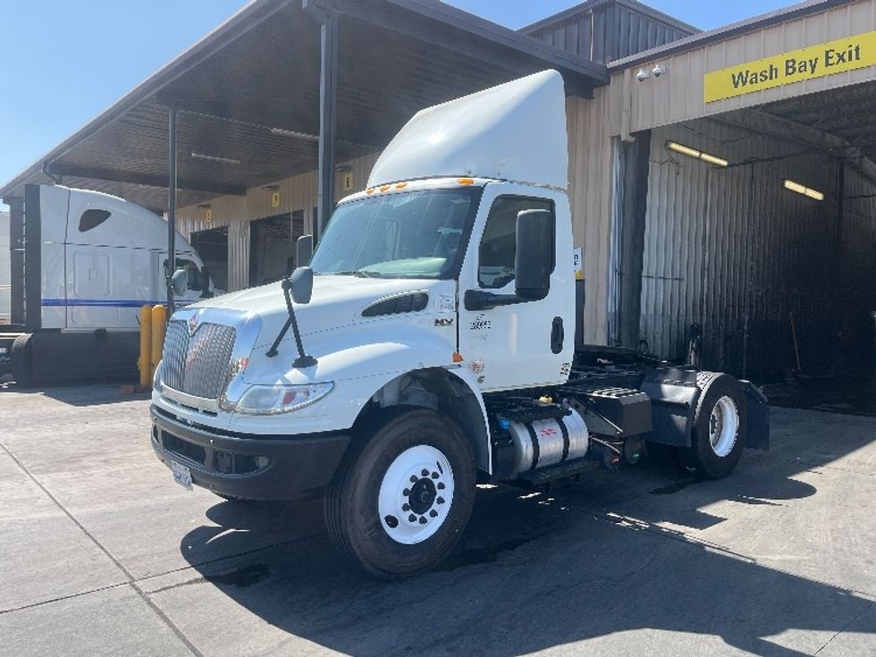 Day Cab Tractor-Heavy Duty Tractors-International-2020-MV607-Fontana-CA-194,548\n\t\tmiles-$ 56,500 - Image 3