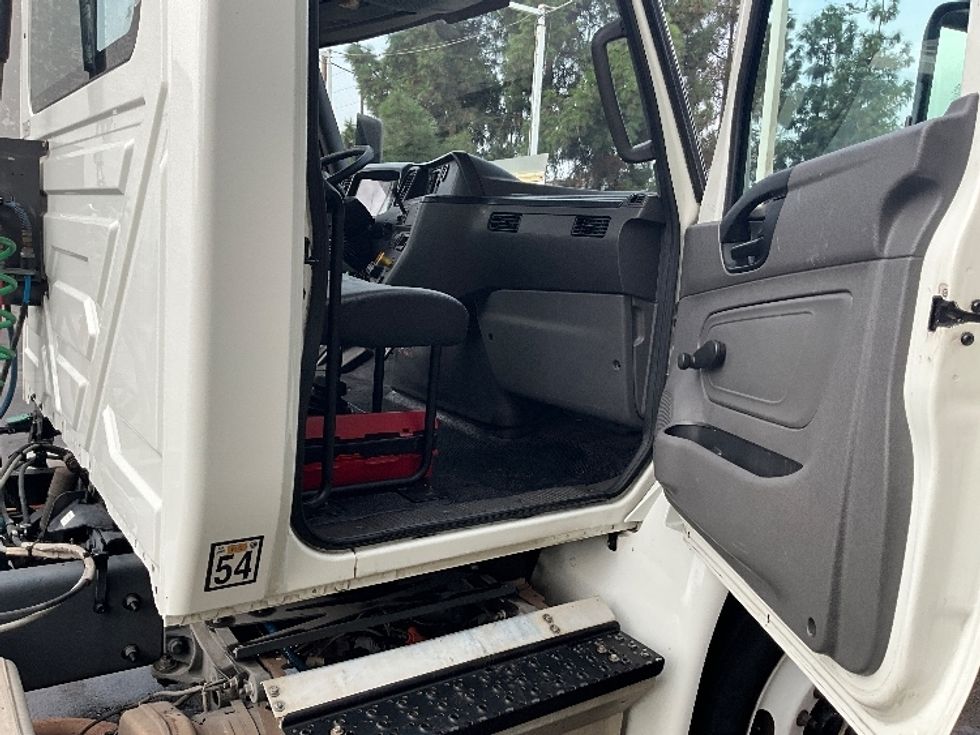 Day Cab Tractor-Heavy Duty Tractors-International-2020-MV607-Fontana-CA-207,022\n\t\tmiles-$ 55,500 - Image 10
