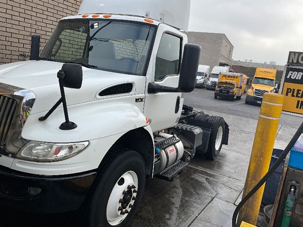Day Cab Tractor-Heavy Duty Tractors-International-2020-MV607-Fontana-CA-207,022\n\t\tmiles-$ 55,500 - Image 2