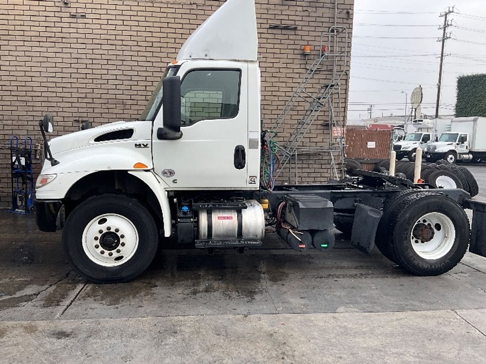 Day Cab Tractor-Heavy Duty Tractors-International-2020-MV607-Fontana-CA-207,022\n\t\tmiles-$ 55,500 - Image 3