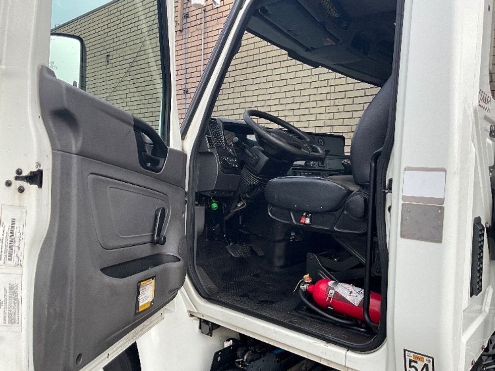 Day Cab Tractor-Heavy Duty Tractors-International-2020-MV607-Fontana-CA-207,022\n\t\tmiles-$ 55,500 - Image 8