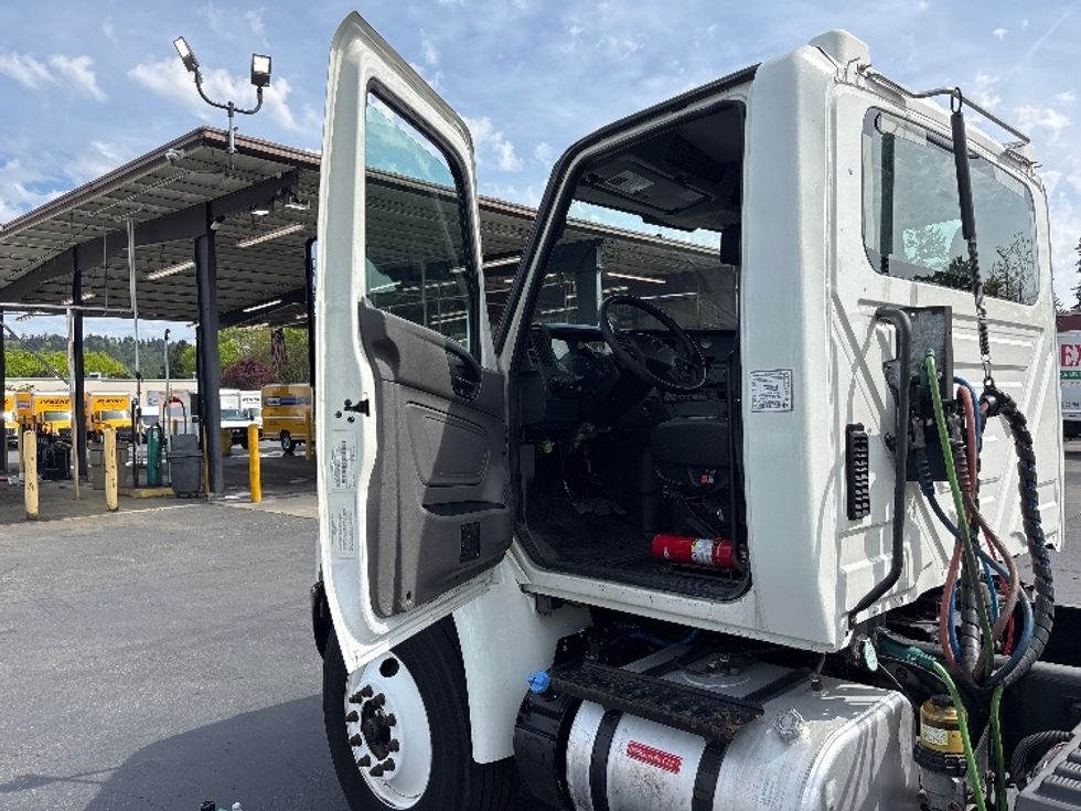 Day Cab Tractor-Heavy Duty Tractors-International-2020-MV607-Kent-WA-138,724\n\t\tmiles-$ 51,500 - Image 9