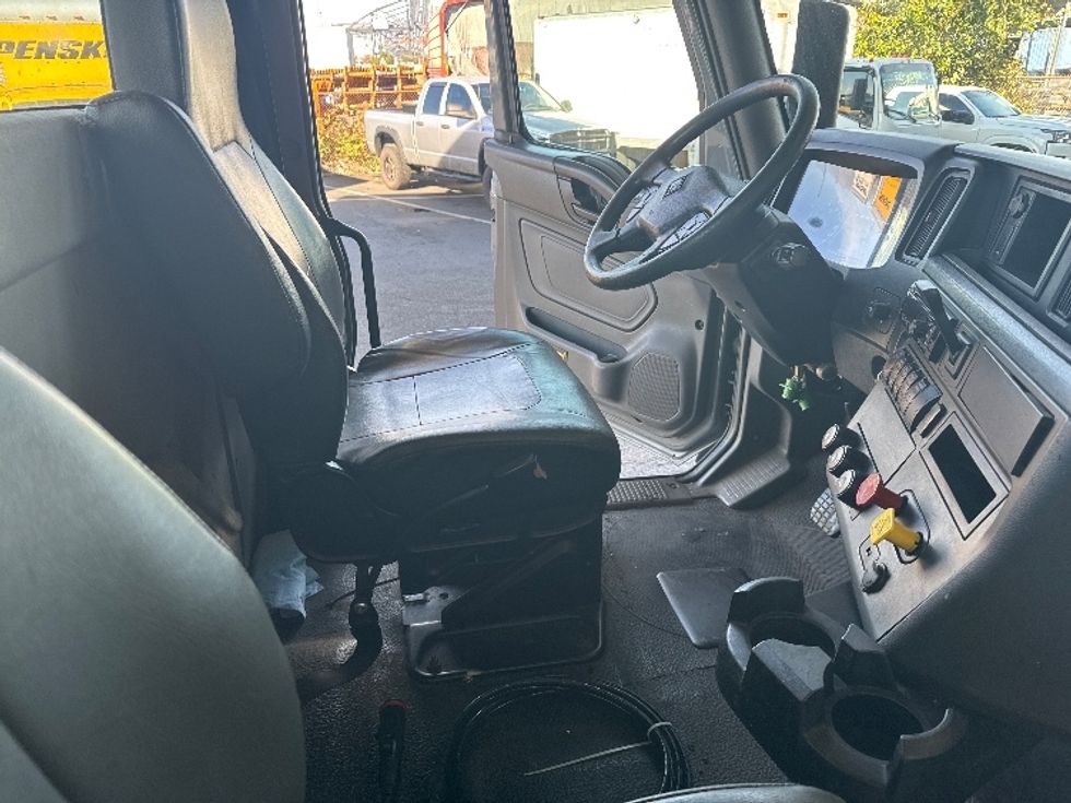 Day Cab Tractor-Heavy Duty Tractors-International-2020-MV607-Kent-WA-214,200\n\t\tmiles-$ 52,000 - Image 14
