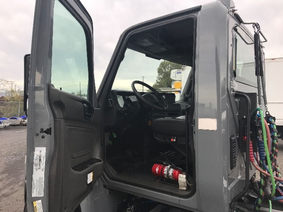 Day Cab Tractor-Heavy Duty Tractors-International-2020-MV607-Kent-WA-214,200\n\t\tmiles-$ 52,000 - Image 9