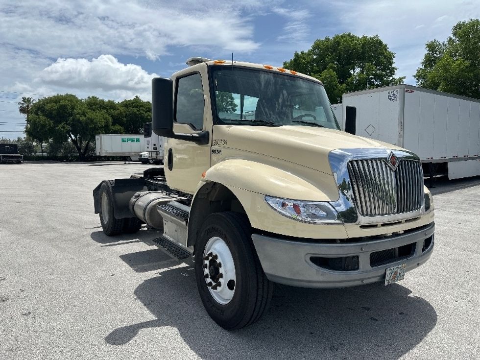 Day Cab Tractor-Heavy Duty Tractors-International-2020-MV607-Medley-FL-253,575\n\t\tmiles-$ 36,500 - Image 1