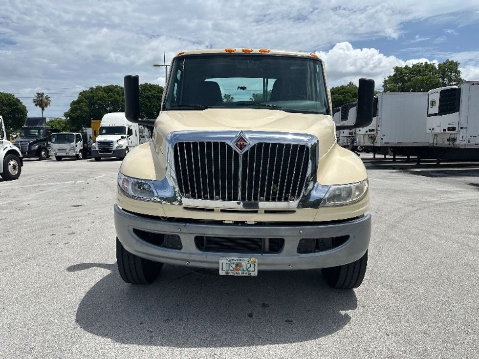 Day Cab Tractor-Heavy Duty Tractors-International-2020-MV607-Medley-FL-253,575\n\t\tmiles-$ 36,500 - Image 2
