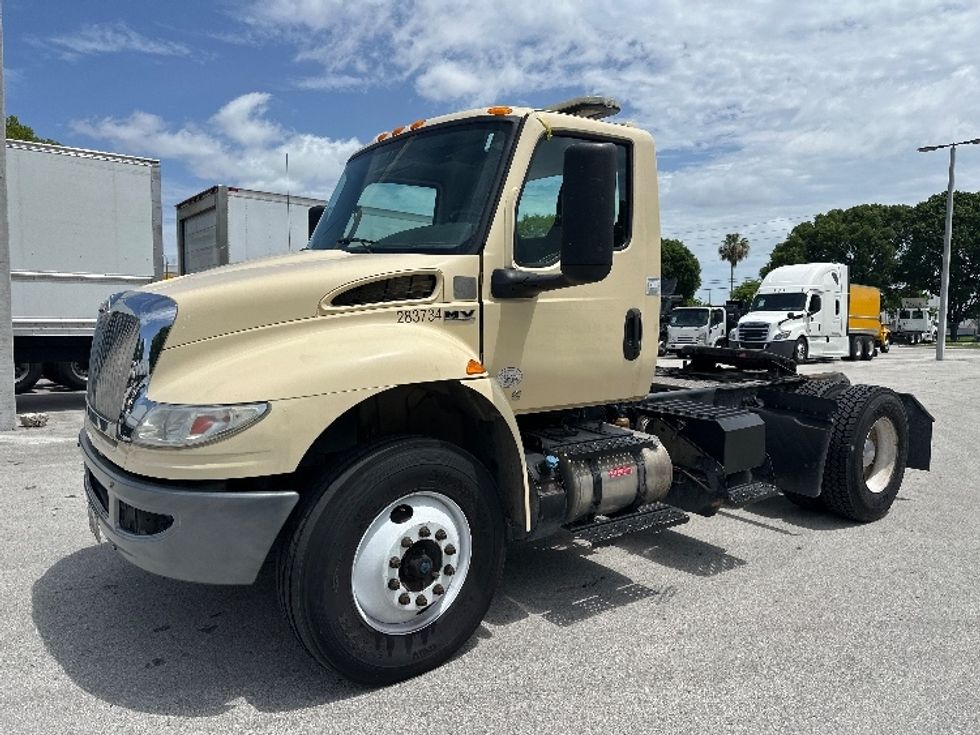 Day Cab Tractor-Heavy Duty Tractors-International-2020-MV607-Medley-FL-253,575\n\t\tmiles-$ 36,500 - Image 3
