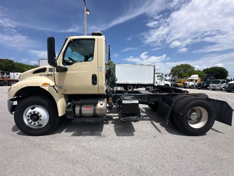 Day Cab Tractor-Heavy Duty Tractors-International-2020-MV607-Medley-FL-253,575\n\t\tmiles-$ 36,500 - Image 4