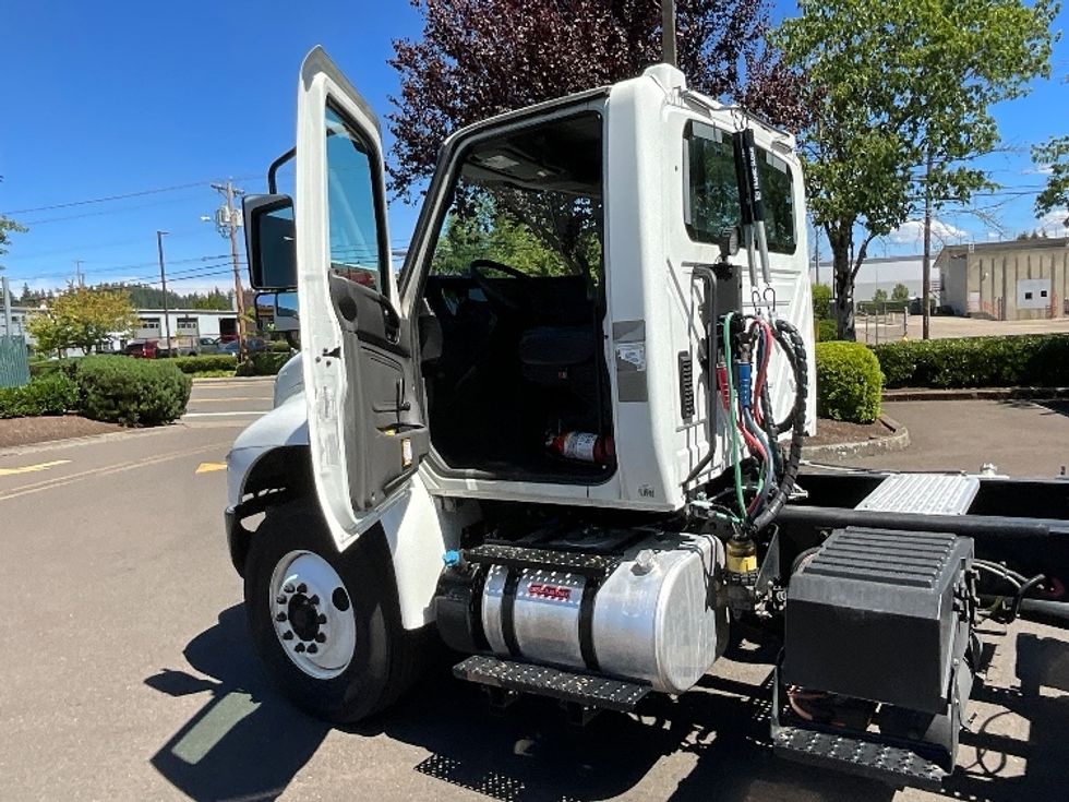 Day Cab Tractor-Heavy Duty Tractors-International-2020-MV607-Portland-OR-154,627\n\t\tmiles-$ 53,250 - Image 9