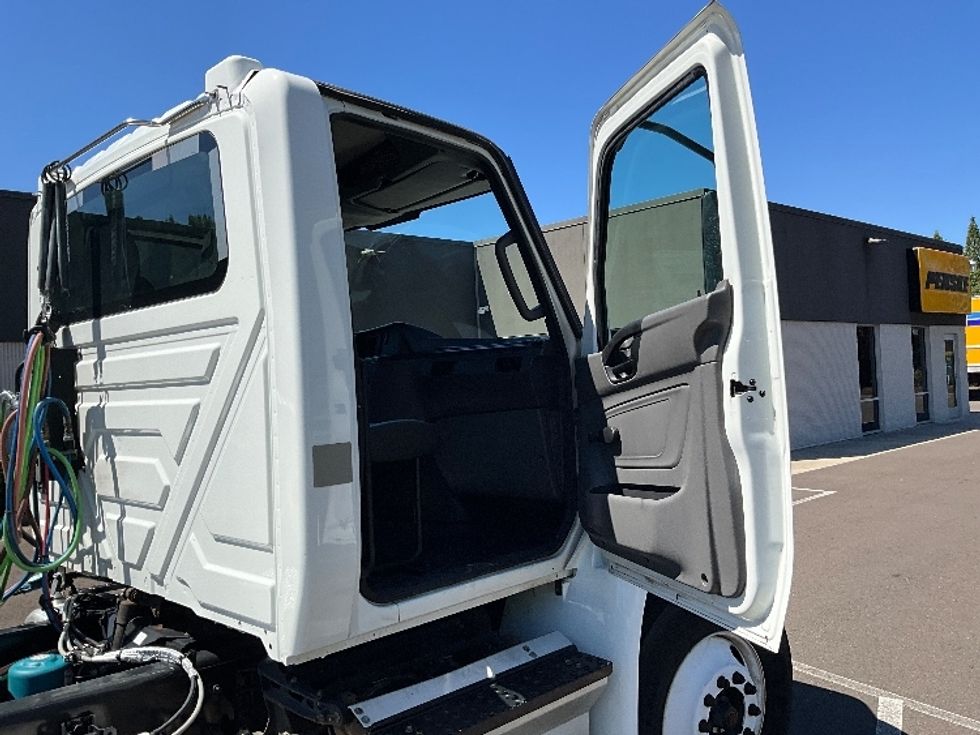 Day Cab Tractor-Heavy Duty Tractors-International-2020-MV607-Portland-OR-165,019\n\t\tmiles-$ 51,500 - Image 12