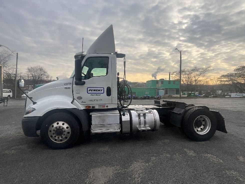 Day Cab Tractor-Heavy Duty Tractors-International-2020-RH613-Alexandria-VA-393,579\n\t\tmiles-$ 25,750 - Image 4