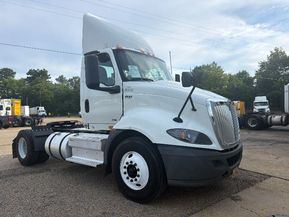 Day Cab Tractor-Heavy Duty Tractors-International-2020-RH613-Belden-MS-156,397\n\t\tmiles-$ 17,000 - Image 1