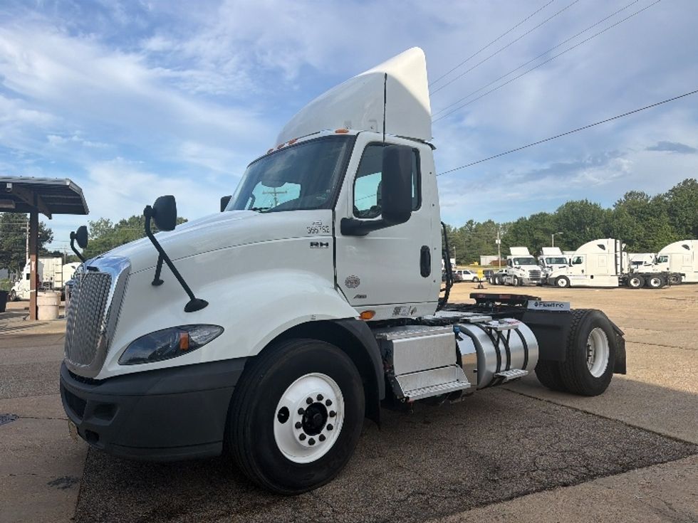 Day Cab Tractor-Heavy Duty Tractors-International-2020-RH613-Belden-MS-156,397\n\t\tmiles-$ 17,000 - Image 3