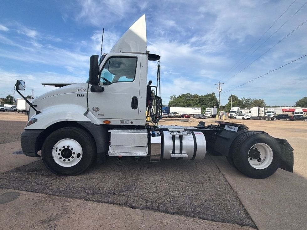 Day Cab Tractor-Heavy Duty Tractors-International-2020-RH613-Belden-MS-156,397\n\t\tmiles-$ 17,000 - Image 4