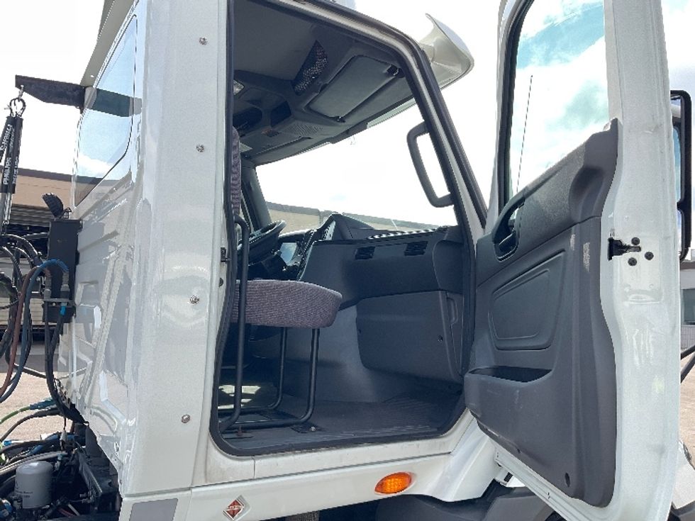 Day Cab Tractor-Heavy Duty Tractors-International-2020-RH613-Brooklyn Park-MN-114,905\n\t\tmiles-$ 21,750 - Image 12