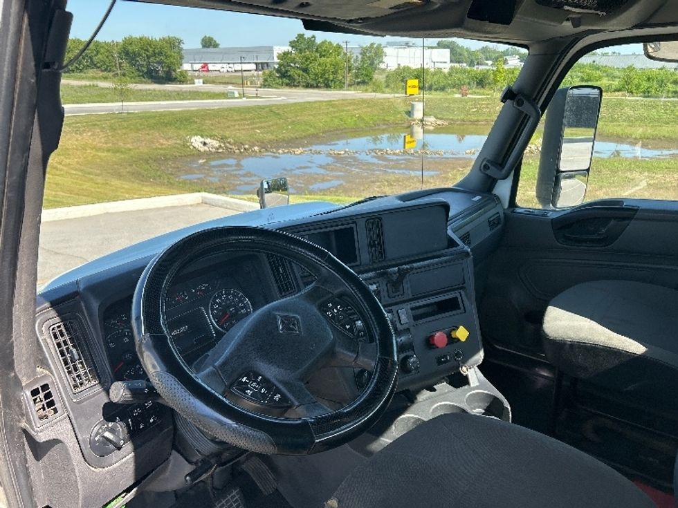 Day Cab Tractor-Heavy Duty Tractors-International-2020-RH613-Byron Center-MI-288,614\n\t\tmiles-$ 30,500 - Image 10