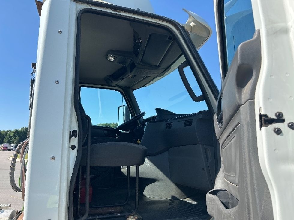 Day Cab Tractor-Heavy Duty Tractors-International-2020-RH613-Byron Center-MI-288,614\n\t\tmiles-$ 30,500 - Image 12