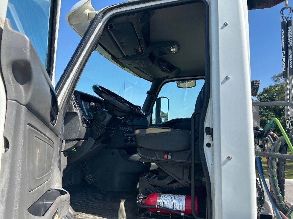 Day Cab Tractor-Heavy Duty Tractors-International-2020-RH613-Byron Center-MI-288,614\n\t\tmiles-$ 30,500 - Image 9
