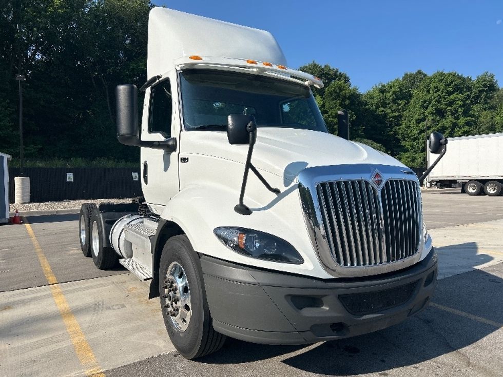 Day Cab Tractor-Heavy Duty Tractors-International-2020-RH613-Byron Center-MI-400,803\n\t\tmiles-$ 26,250 - Image 1